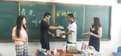 (5)“雁过留痕”毕业生赠书活动 (5)“雁过留痕”毕业生赠书活动