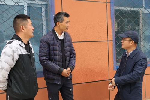 4.taptap滚球校爱心志愿者和张鹏程校长深入交流