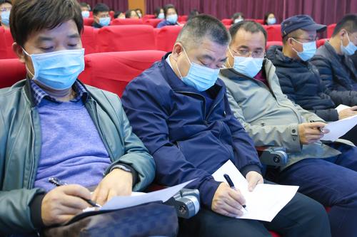 3.教师们为学生代表打分 3.教师们为学生代表打分