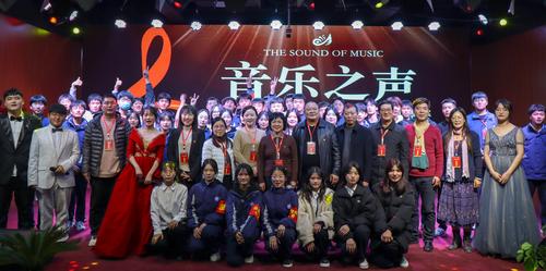 校领导与演员赛后合影 (2) 校领导与演员赛后合影 (2)