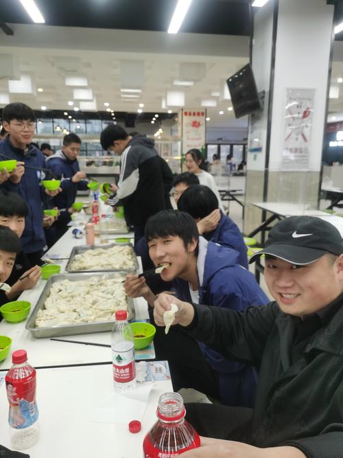 8吃上自己包的饺子 8吃上自己包的饺子