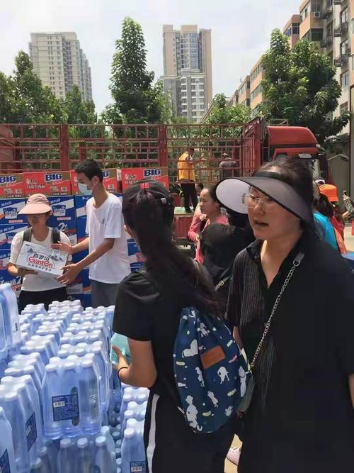2003班学生积极参加抗洪志愿服务活动 2003班学生积极参加抗洪志愿服务活动