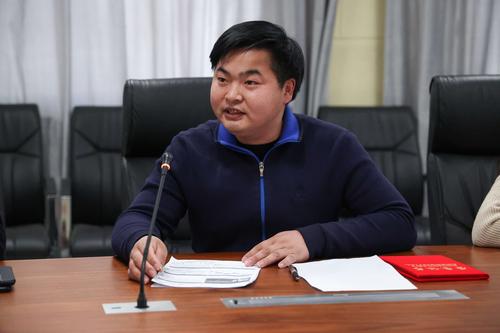 1优秀通讯员朱开锋老师给大家做校园新闻写作培训(1) 1优秀通讯员朱开锋老师给大家做校园新闻写作培训(1)