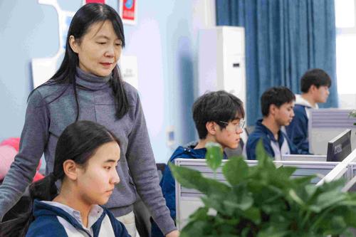 董丽红老师辅导学生训练(1) 董丽红老师辅导学生训练(1)