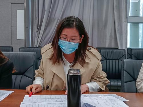 2.班主任老师郭彩云在进行分析本班考试成绩