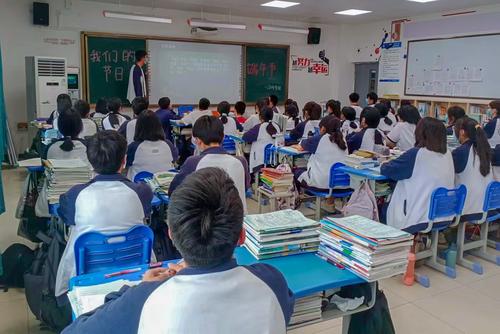 1.2104班组织召开端午主题班团会 1.2104班组织召开端午主题班团会