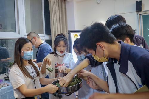 8.香喷喷的粽子出锅了(1) 8.香喷喷的粽子出锅了(1)