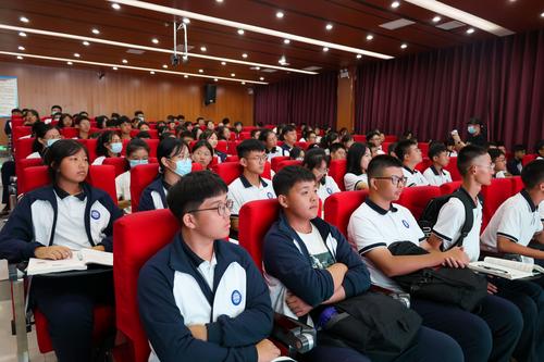 2.同学们认真听讲 2.同学们认真听讲