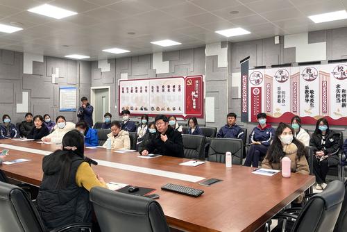 各社团老师及学生负责人参加会议 各社团老师及学生负责人参加会议