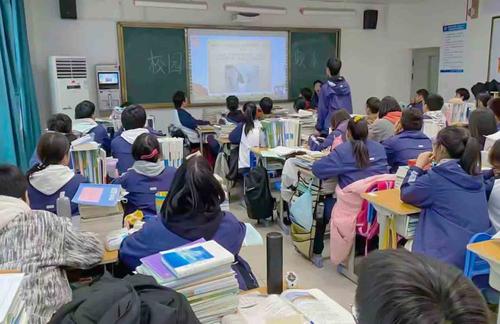 1班级召开防欺凌安全教育主题班会 1班级召开防欺凌安全教育主题班会