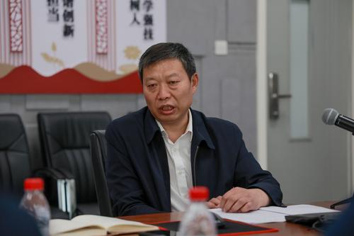 2taptap滚球校副校长张继波介绍学校基本情况
