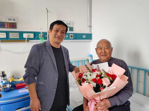 2.为离休教师张殿卿送上节日祝福 2.为离休教师张殿卿送上节日祝福