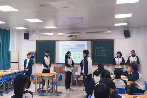 5靖改玲老师《手势礼仪》,学生自主展示 5靖改玲老师《手势礼仪》,学生自主展示