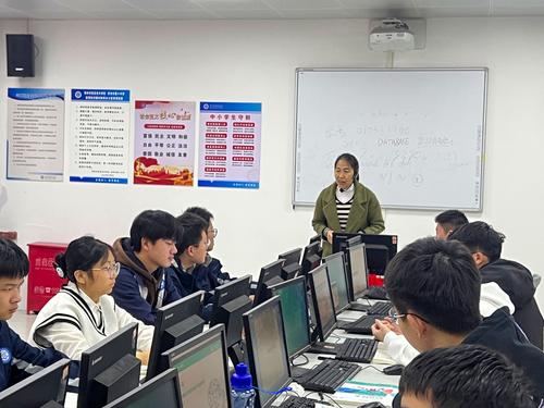 4任新荣老师讲解《邀请函的制作》 4任新荣老师讲解《邀请函的制作》
