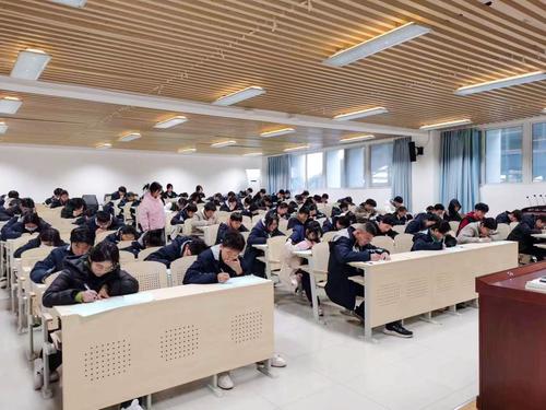 同学们在积极参与数学竞赛-(6) 同学们在积极参与数学竞赛-(6)