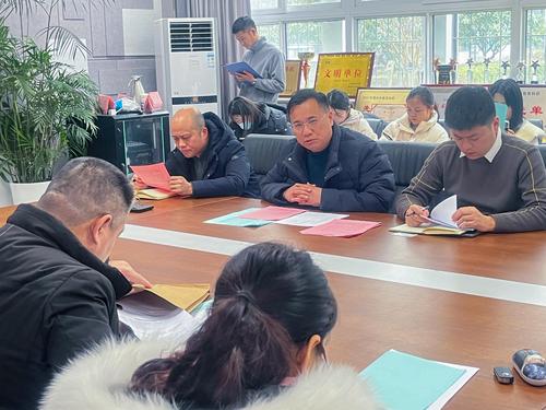 5政教处主任张坤在消防逃生演练协调会对班主任进行培训 5政教处主任张坤在消防逃生演练协调会对班主任进行培训