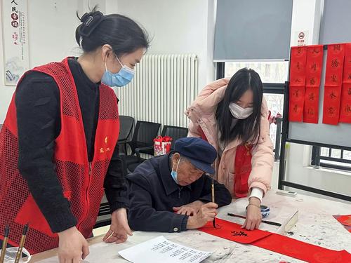 2205班祝佳怡在郑东新区龙源嘉苑社区进行志愿服务活动 2205班祝佳怡在郑东新区龙源嘉苑社区进行志愿服务活动