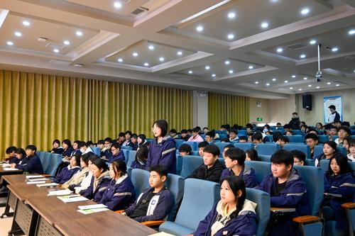 2学生杨子凡分享自己参加志愿服务的感受 2学生杨子凡分享自己参加志愿服务的感受