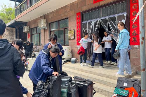 2学校宿管老师安排学生住宿 2学校宿管老师安排学生住宿