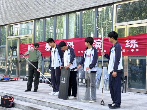 2学生学习防爆器械的使用 2学生学习防爆器械的使用