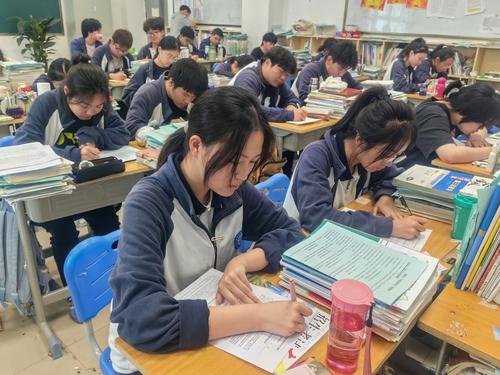 4 学生签订《河南省2024年普通高校招生考生诚信承诺书》 4 学生签订《河南省2024年普通高校招生考生诚信承诺书》