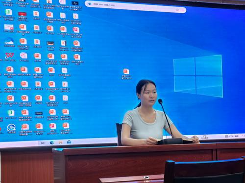 3苏峻冉老师在分享自己的学习感悟 3苏峻冉老师在分享自己的学习感悟