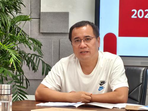 1政教处主任张坤主持会议 1政教处主任张坤主持会议