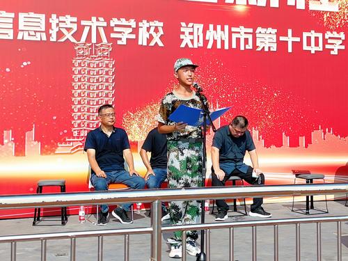 8学生代表侯孔明发言