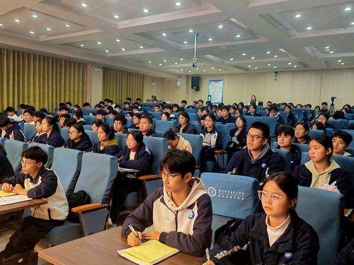 2同学们认真听讲 2同学们认真听讲