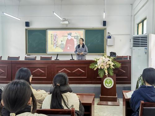 2李玲老师的“明朝那些事儿”讲座中 2李玲老师的“明朝那些事儿”讲座中