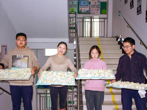 2同学们包好的饺子 2同学们包好的饺子