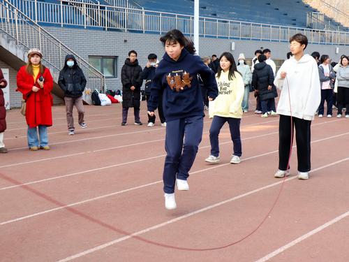 1绳彩飞扬跃出活力色彩