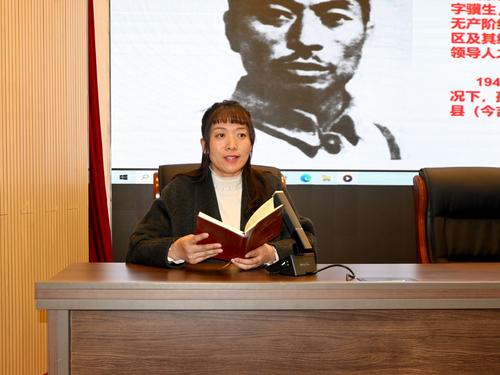 3.校团委书记李晓培为同学们带来“开学第一课”主题团课
