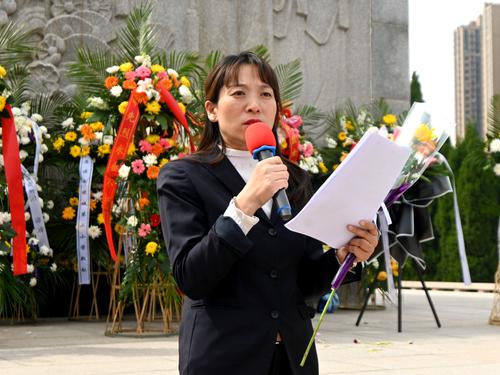 2校团委书记李晓培主持仪式