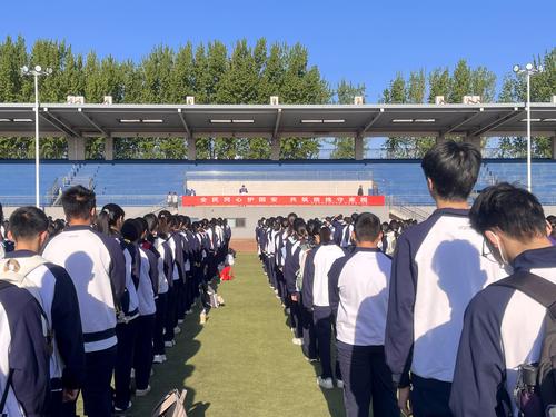 1.举行主题升旗仪式 1.举行主题升旗仪式