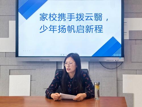 3.年级长李新华发言 3.年级长李新华发言
