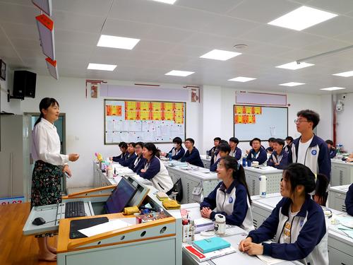 3同学们积极分享观看心得