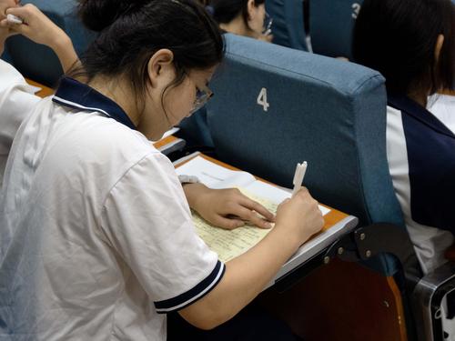3.学生认真做笔记 3.学生认真做笔记