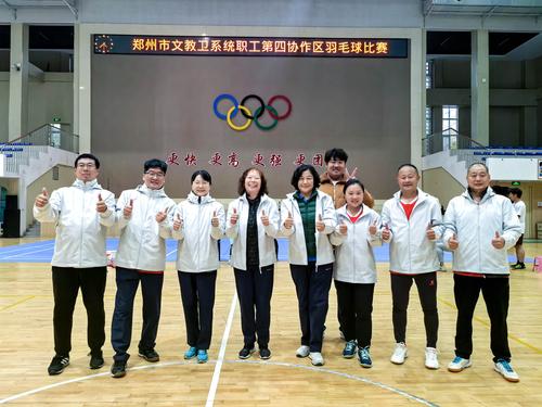 3参赛队员合影留念