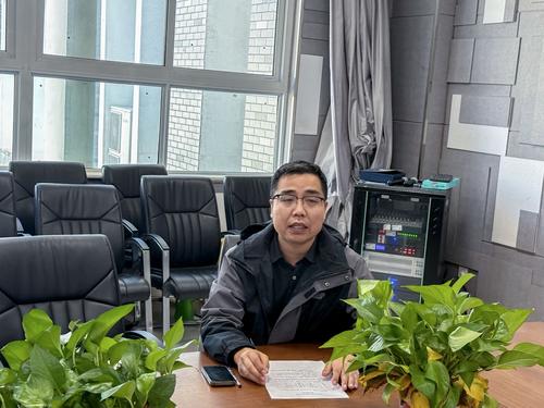 1.教务处副主任李鹏主持会议并就本学期期中考试的整体安排进行了部署