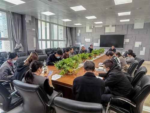 3.各学科教研组长、备课组长参加了会议