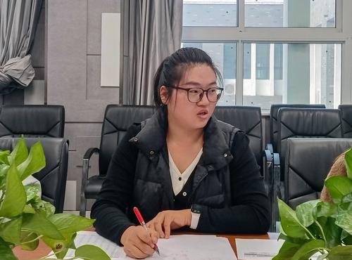 4教师代表彭华丽老师作经验交流