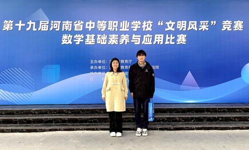 参赛选手与辅导老师合影