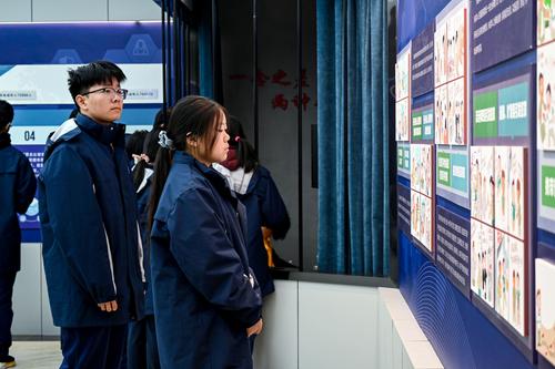 5.同学们认真学习法律知识