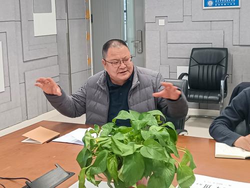 4.校党委书记邵元辉在作总结讲话