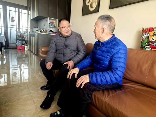 1校党委书记邵元辉走访慰问老教师 1校党委书记邵元辉走访慰问老教师