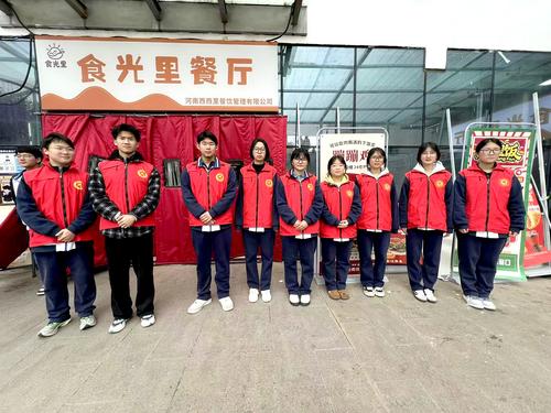 7.志愿者在餐厅门口合影 7.志愿者在餐厅门口合影