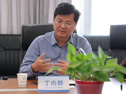 3.组长单位丁向群校长总结发言