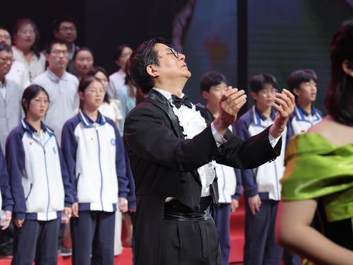 5总导演张文戈老师指挥《我和我的祖国》