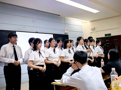 4.taptap国际服怎么登录学生展示风采